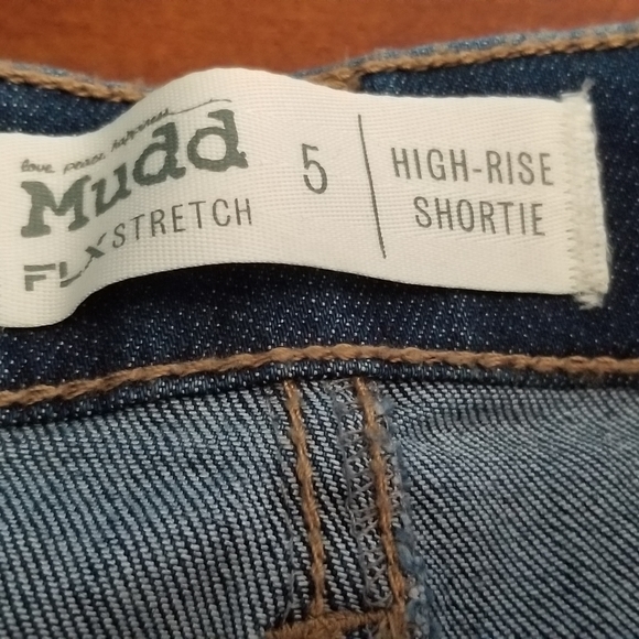 Size 5 Mudd Flx shortie never worn purchased too small - Picture 3 of 4